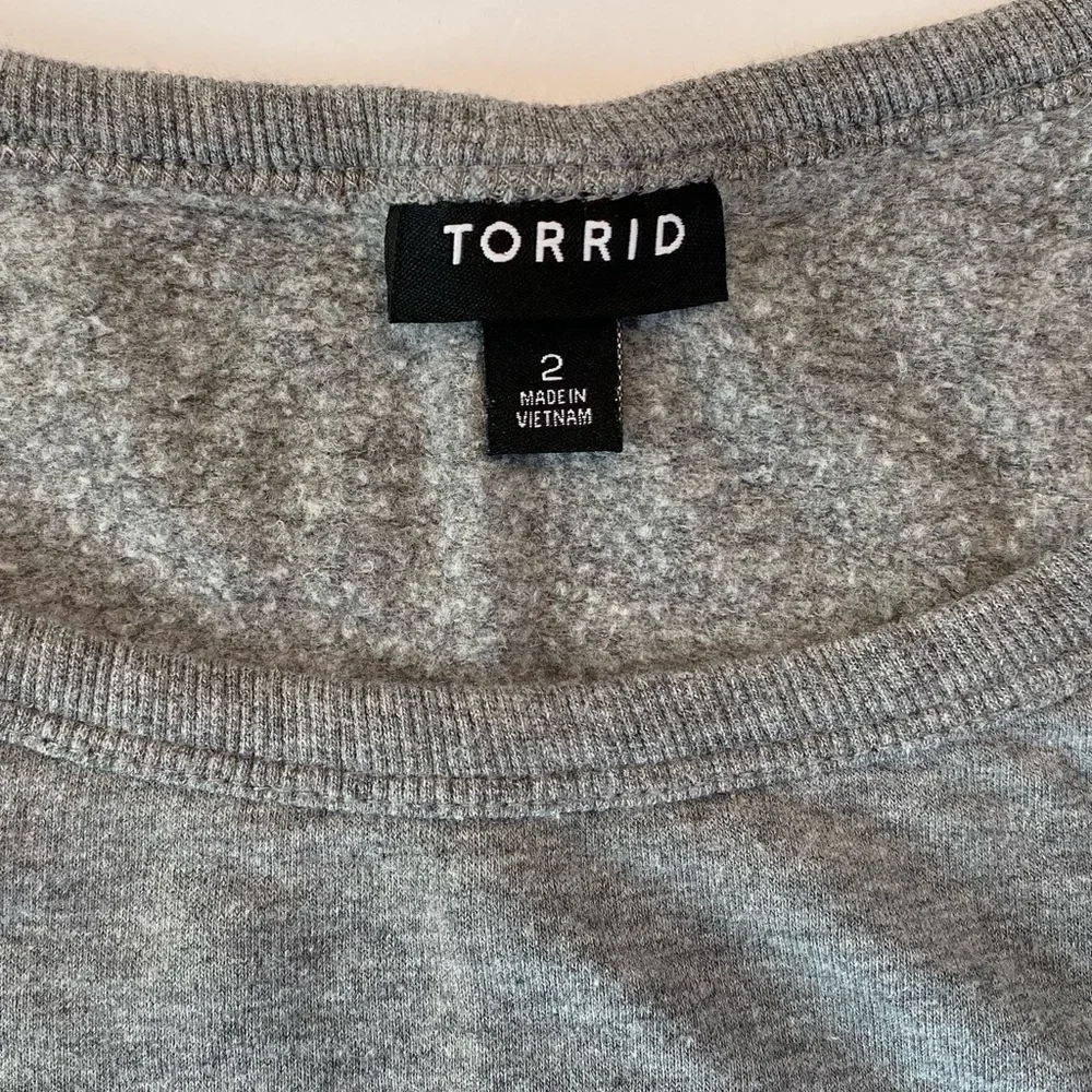 Torrid Jewel Trim Sweatshirt Ulta Soft Fleece Grey Rhinestones Sz 2X Loungewear